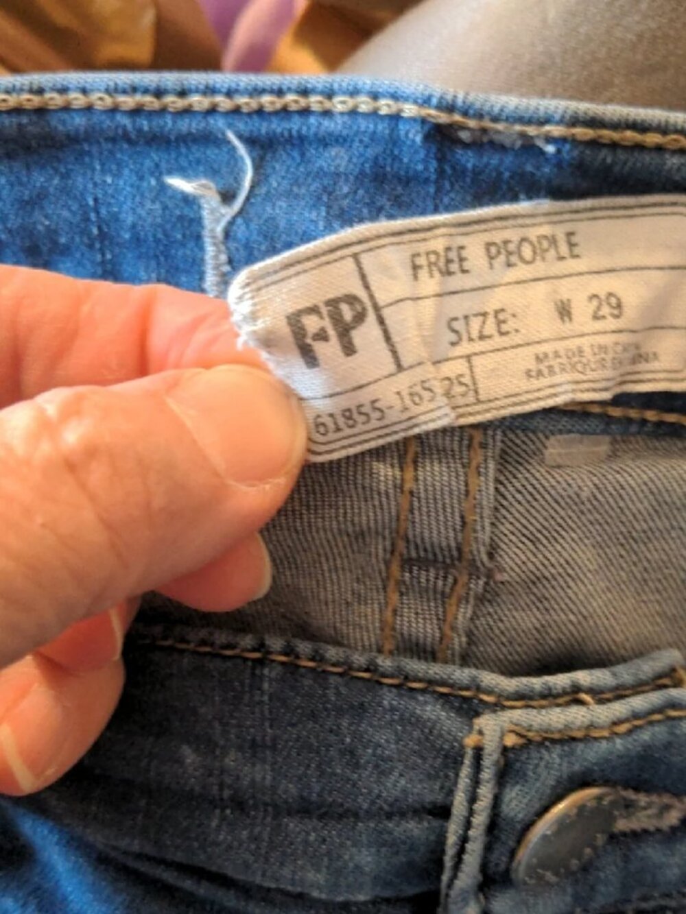Free People Distressed Frayed Cropped Ankle Jeans Size 29 Soft Denim - Picture 3 of 7
